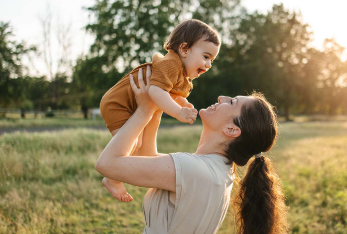A Complete Guide for Moms to Soothe, Feed, and Set a Gentle Daily Schedule