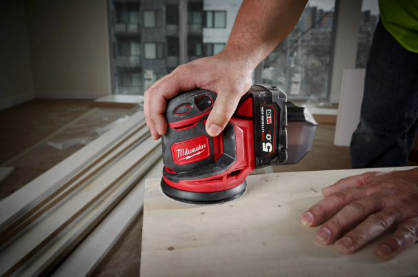 Precision Sanding Excellence – Milwaukee M18BOS125-0 18V 125mm Random Orbital Sander